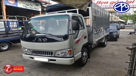 Xe tải JAC 2t4 thùng dài 4m4 động cơ ISUZU.
