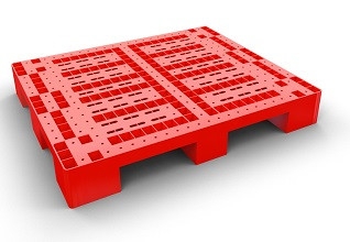 Bán pallet nhựa có chân kê hàng dùng xe nâng giá rẻ giao hàng miễn phí