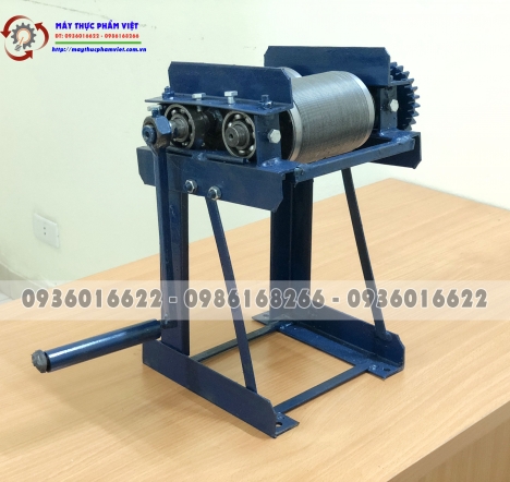 Máy thái bì lợn làm nem mini bằng tay.