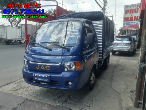 Xe tải JAC 1t25 thùng kín mở cửa hông dài 3m2.