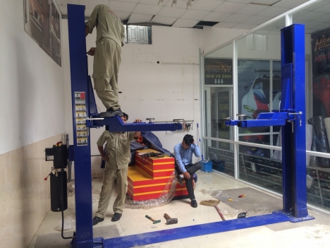 Bán cầu nâng 2 trụ không cổng 3.5 tấn GaoChang(TQ),mới 100%,hàng có sẵn, giá rẻ.