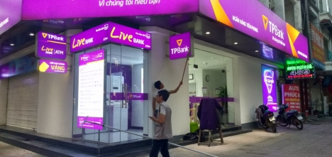 Vệ sinh bảng biển, ATM, siêu thị, ngân hàng, công ty, nhà máy