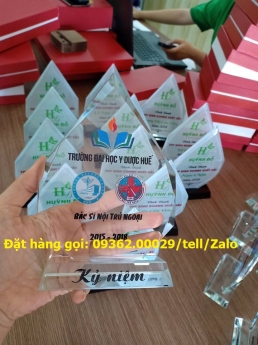 Nhận gia công cup lưu niệm,kỉ niệm chương làm quà tặng