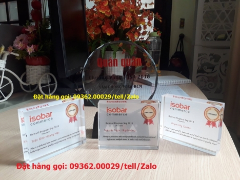 Nhận gia công cup lưu niệm,kỉ niệm chương làm quà tặng