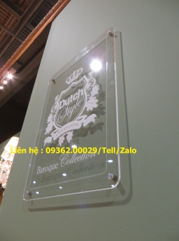 Những mẫu khung mica treo tường sử dụng nhiều