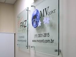 Biển quầy lễ tân-Biển quảng cáo in bằng chất liệu UV