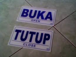 Ưu điểm của các loại biển open close treo cửa bằng mica