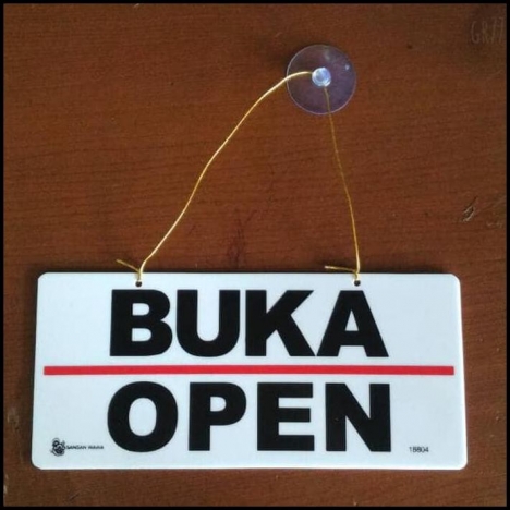 Ưu điểm của các loại biển open close treo cửa bằng mica