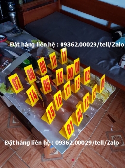 Nhận gia công thẻ số để bàn- Biển số bàn bằng mica