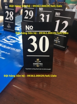 Nhận gia công thẻ số để bàn- Biển số bàn bằng mica