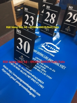 Nhận gia công thẻ số để bàn- Biển số bàn bằng mica