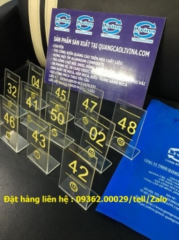 Nhận gia công thẻ số để bàn- Biển số bàn bằng mica