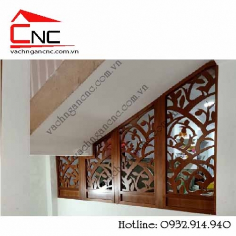 Thi công vách ngăn cầu thang và lam gỗ tại LƯU VĂN LANG Q1