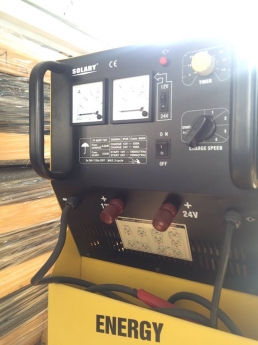 Máy nạp ắc quy và hỗ trợ khởi động,hàng có sẵn,giá rẻ toàn quốc.