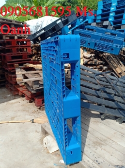 Ra đi nhanh Lô pallet nhựa Xanh cao 15cm tại Huế LH 0905681595