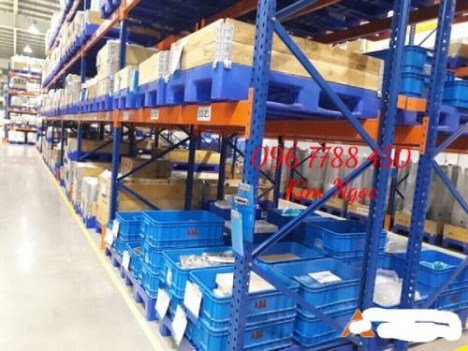 Pallet nhựa kê hàng thực phẩm chống ẩm mốc
