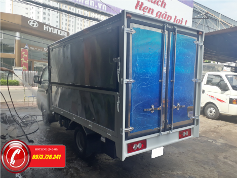 Xe tải JAC 1t25 thùng kín cánh dơi 3m2, giá mềm.