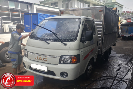 Xe tải JAC 1t25 thùng kín cánh dơi 3m2, giá mềm.