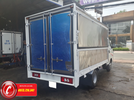 Xe tải JAC 1t25 thùng kín cánh dơi 3m2, giá mềm.