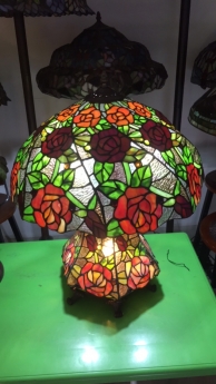 Đèn bàn Tiffany Hoa Hồng Châu Âu.