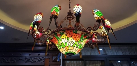 Đèn Chùm Tiffany Họa Tiết Vẹt Châu Âu