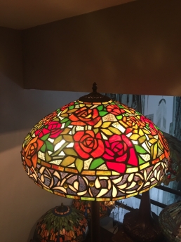 Thanh lý cặp đèn tiffany hoa hống 46CM