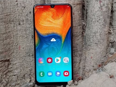 Sale khủng cho samsung galaxy A20 mới chính hãng