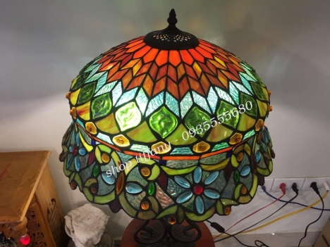 Đèn bàn Tiffany Hai Thân Họa Tiết Cổ
