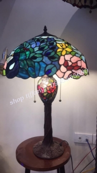 Đèn Bàn Tiffany Họa Tiết Công Và Hoa