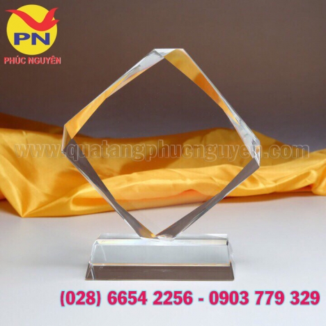 Cơ sở sản xuất cúp phale quà tặng, kỷ niệm chương phale, biểu trưng pha lê khắc logo