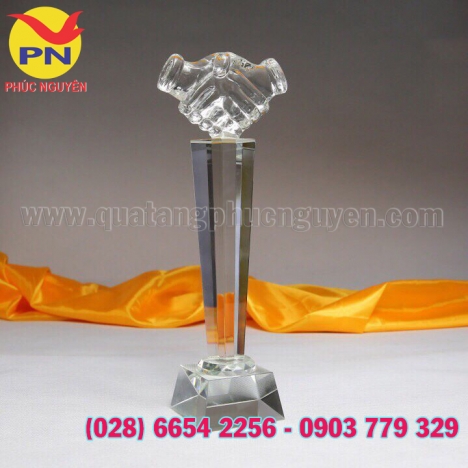 Cơ sở sản xuất cúp phale quà tặng, kỷ niệm chương phale, biểu trưng pha lê khắc logo
