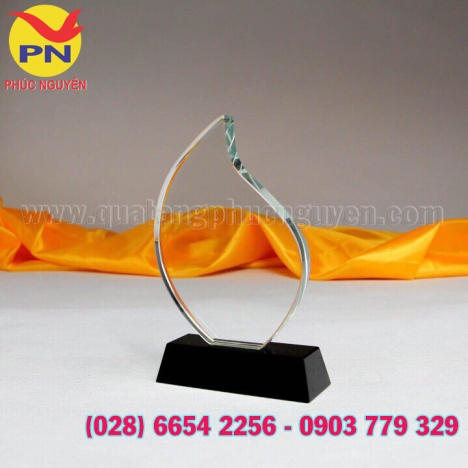 Cơ sở sản xuất cúp phale quà tặng, kỷ niệm chương phale, biểu trưng pha lê khắc logo
