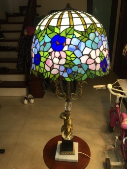 Đèn bàn Tiffany hoa đậu leo chân đế Đức