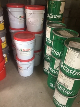 Chuyên mua bán và phân phối các loại mỡ bò công nghiệp Castrol, Shell,Mobil...