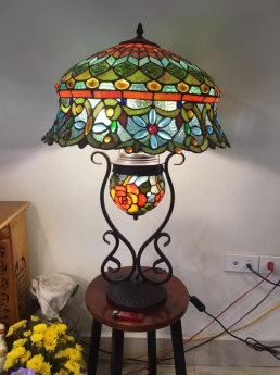 Đèn bàn hai thân họa tiết hoa văn cổ điển