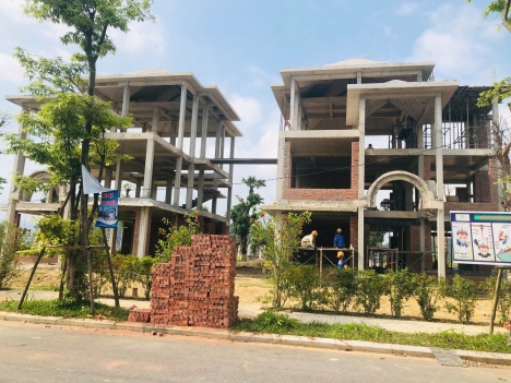 Bán gấp lô đất mặt tiền Đồng Hới