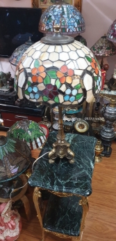Đèn bàn Tiffany họa tiết hoa cổ Mỹ