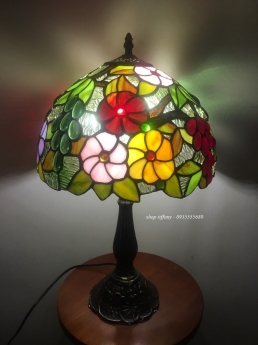 Đèn bàn Tiffany họa tiết hoa