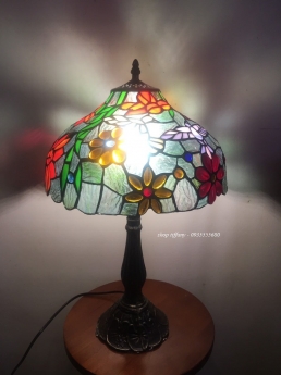 Đèn bàn Tiffany họa tiết hoa