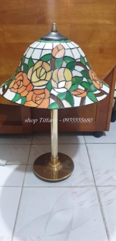 Đèn Tiffany hoa hồng chân đèn kiểu mới