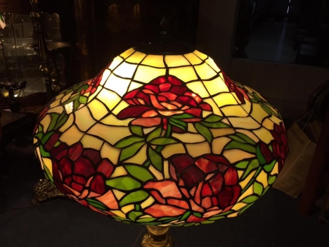 Đèn bàn Tiffany hoa hồng Charlotte