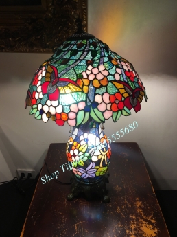 Đèn Tiffany hai thân hoa bướm.