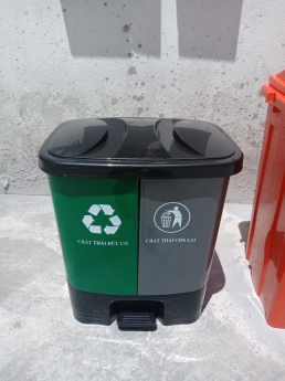 Thông tin về Thùng rác 2 ngăn 40L