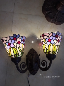 Đèn tường tiffany họa tiết hoa.