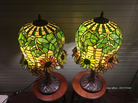 Giao lưu đôi đèn tiffany hoa hướng dương.