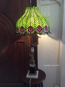 Đèn Tiffany hoa văn đuôi công xanh