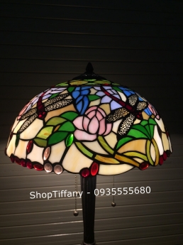 Đèn Tiffany chân đồng họa tiết chuồn sen