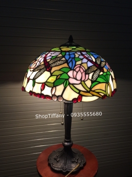 Đèn Tiffany chân đồng họa tiết chuồn sen