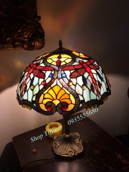 Đèn Tiffany chuồn kết hợp hoa văn