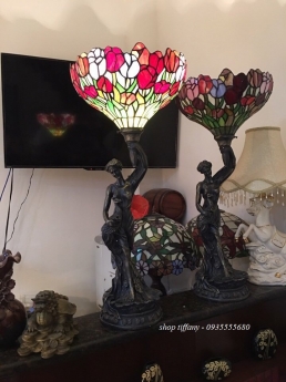 Đèn tiffany Tượng Cô Gái Hoa Tuylip